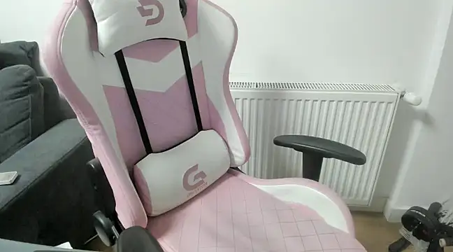 Snapshot of LadyLyanna chatting on February 1, 3:30 am LadyLyanna online show from February 1, 3:30 am