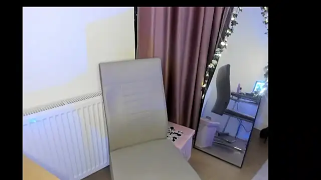 Snapshot of LadyLyanna chatting on March 7, 6:22 pm LadyLyanna online show from March 7, 6:22 pm