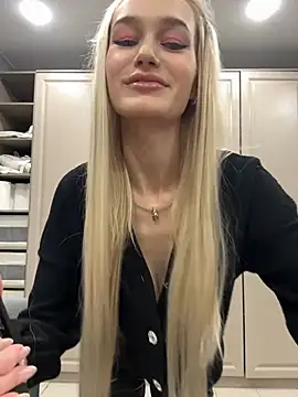 Snapshot of KristinaDane chatting on February 9, 3:43 am KristinaDane online show from February 9, 3:43 am