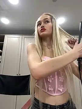 Snapshot of KristinaDane chatting on February 14, 3:33 am KristinaDane online show from February 14, 3:33 am