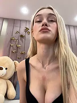 Snapshot of KristinaDane chatting on February 16, 3:15 am KristinaDane online show from February 16, 3:15 am