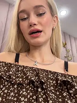Snapshot of KristinaDane chatting on March 1, 2:59 am KristinaDane online show from March 1, 2:59 am