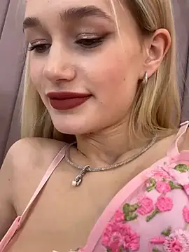 Snapshot of KristinaDane chatting on March 7, 9:51 am KristinaDane online show from March 7, 9:51 am