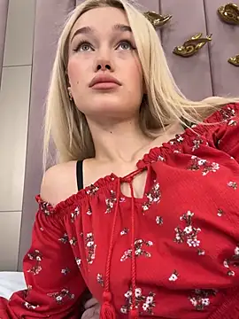 Snapshot of KristinaDane chatting on March 19, 3:41 am KristinaDane online show from March 19, 3:41 am