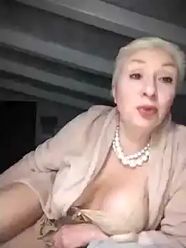 Snapshot of divinaerotica chatting on February 28, 6:09 pm divinaerotica online show from February 28, 6:09 pm