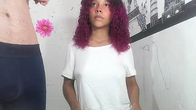 Snapshot of Lola-Pretty chatting on March 4, 12:44 pm Lola-Pretty online show from March 4, 12:44 pm