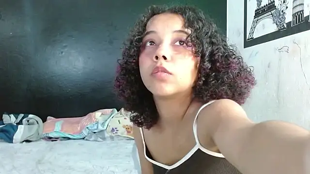 Snapshot of Lola-Pretty chatting on October 7, 6:05 pm Lola-Pretty online show from October 7, 6:05 pm