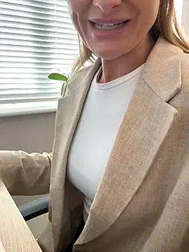 Phoebe Lily online show from October 28, 2:42 pm