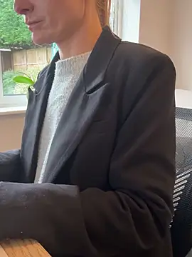 Phoebe Lily online show from November 4, 2:27 pm