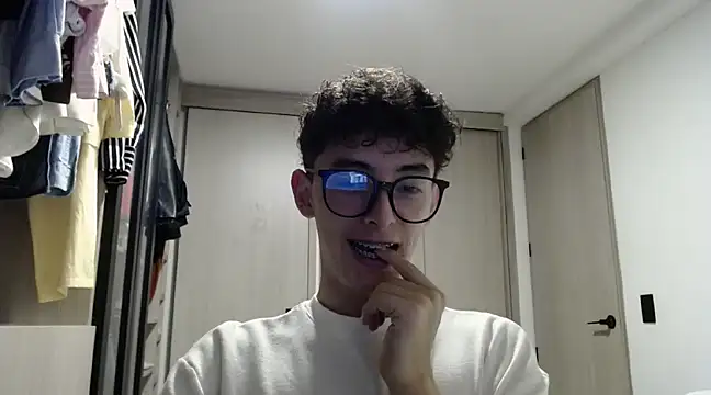 miketwink online show from March 18, 1:00 am