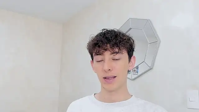 miketwink online show from December 15, 9:52 pm