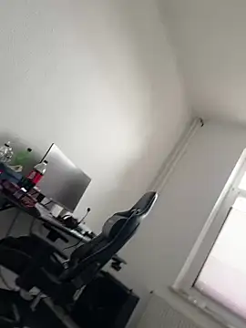 Snapshot of Mo_2003 chatting on February 11, 10:15 am Mo 2003 online show from February 11, 10:15 am