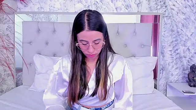 Snapshot of Ariana_greenblat chatting on February 4, 4:24 pm Ariana greenblat online show from February 4, 4:24 pm