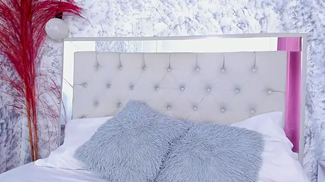 Snapshot of Ariana_greenblat chatting on February 26, 5:01 pm Ariana greenblat online show from February 26, 5:01 pm