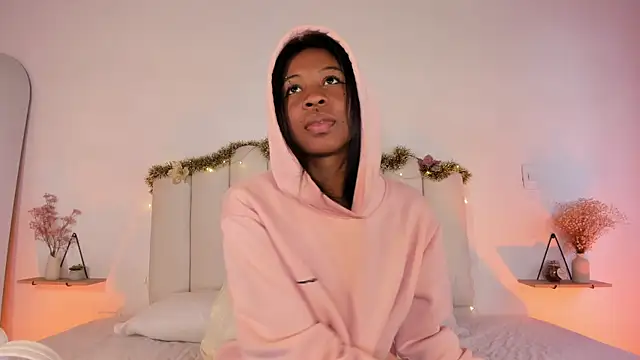 Zaira Rose  online show from December 21, 2:46 pm