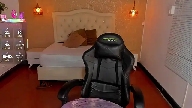 Snapshot of Hadley_ chatting on January 6, 2:04 am Hadley online show from January 6, 2:04 am