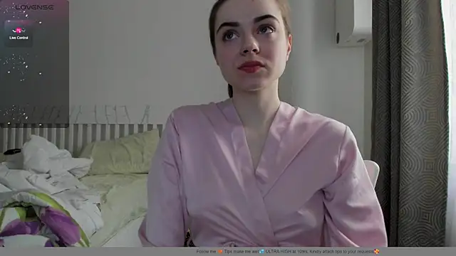 Snapshot of Hustle_Babyy chatting on January 16, 11:25 am Hustle Babyy online show from January 16, 11:25 am