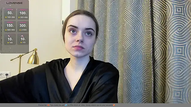 Snapshot of Hustle_Babyy chatting on February 5, 6:56 pm Hustle Babyy online show from February 5, 6:56 pm