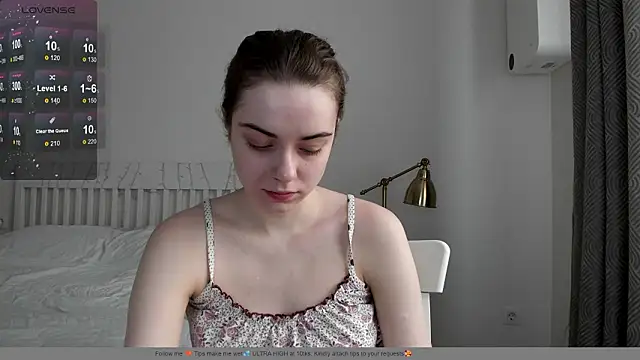 Snapshot of Hustle_Babyy chatting on February 7, 1:04 pm Hustle Babyy online show from February 7, 1:04 pm