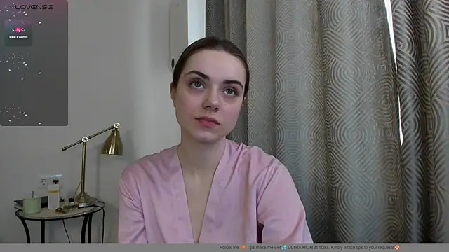 Snapshot of Hustle_Babyy chatting on March 4, 8:42 am Hustle Babyy online show from March 4, 8:42 am