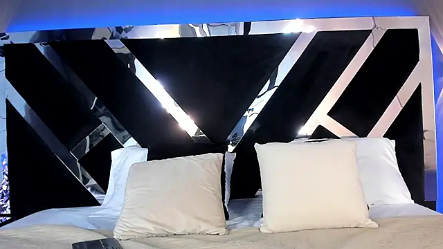 AliDiaz  online show from May 5, 7:11 pm