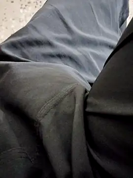 Snapshot of suggest121 chatting on March 20, 3:36 pm suggest121 online show from March 20, 3:36 pm