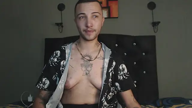 Snapshot of FemToMale chatting on January 28, 5:54 am FemToMale online show from January 28, 5:54 am