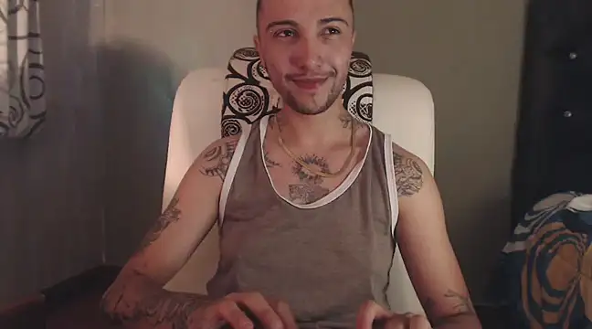 Snapshot of FemToMale chatting on February 1, 7:05 am FemToMale online show from February 1, 7:05 am