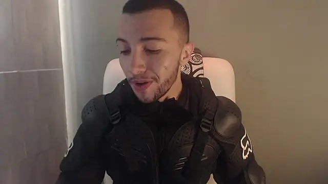 Snapshot of FemToMale chatting on February 26, 9:58 pm FemToMale online show from February 26, 9:58 pm