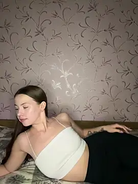 Snapshot of Arielle_Swan chatting on February 1, 3:21 pm Arielle Swan online show from February 1, 3:21 pm