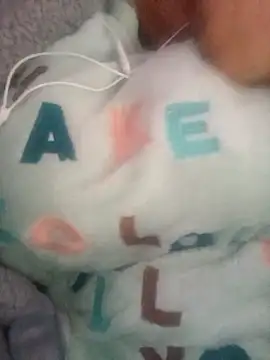 Snapshot of pora-34 chatting on February 2, 11:51 am pora-34 online show from February 2, 11:51 am