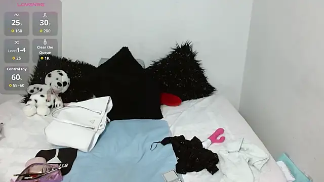 Snapshot of Lunasquirt1985 chatting on January 18, 10:52 am Lunasquirt1985 online show from January 18, 10:52 am