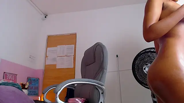 Snapshot of brendathompson_ chatting on February 22, 7:47 pm brendathompson online show from February 22, 7:47 pm