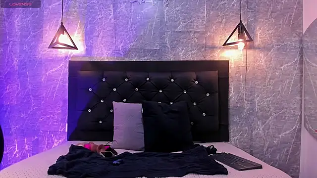 Snapshot of emberhodson chatting on October 6, 1:08 pm emberhodson online show from October 6, 1:08 pm