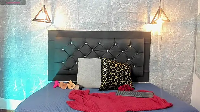 emberhodson online show from November 16, 11:27 am