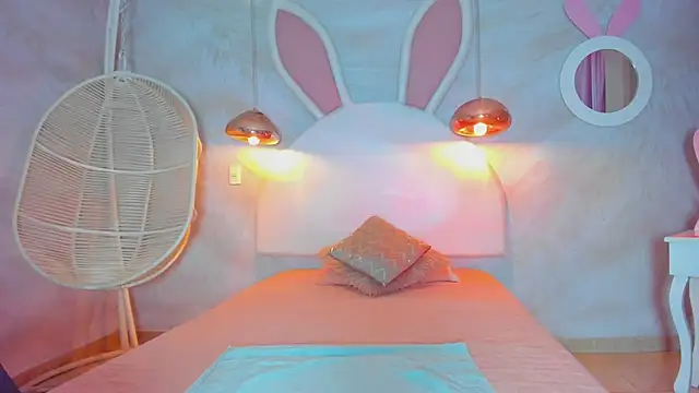 Snapshot of NAUGHTY_ALANA_ chatting on February 7, 3:41 pm NAUGHTY ALANA online show from February 7, 3:41 pm