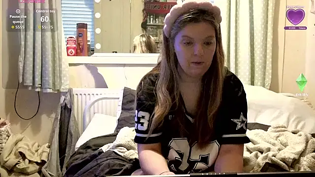 Demi WelshX online show from December 4, 9:40 am