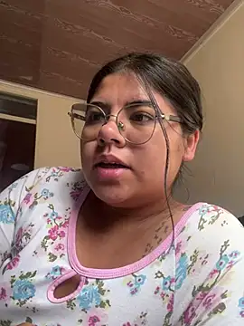 Snapshot of viccky_vick chatting on February 3, 2:34 pm viccky vick online show from February 3, 2:34 pm