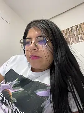 Snapshot of viccky_vick chatting on February 6, 1:21 pm viccky vick online show from February 6, 1:21 pm