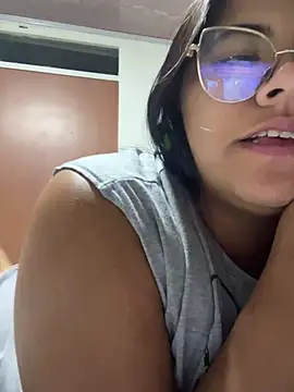 Snapshot of viccky_vick chatting on February 12, 1:19 am viccky vick online show from February 12, 1:19 am