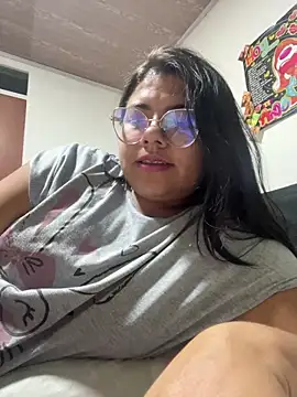 Snapshot of viccky_vick chatting on February 12, 4:33 am viccky vick online show from February 12, 4:33 am