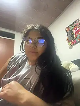 Snapshot of viccky_vick chatting on March 7, 3:29 am viccky vick online show from March 7, 3:29 am