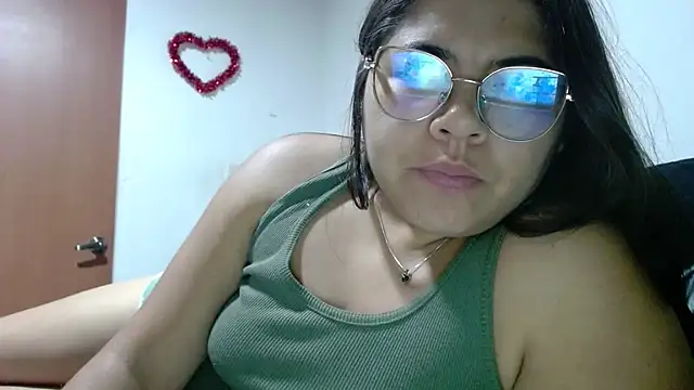 Snapshot of viccky_vick chatting on October 23, 2:33 am viccky vick online show from October 23, 2:33 am