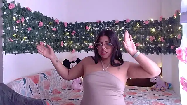 Snapshot of viccky_vick chatting on November 17, 7:52 pm viccky vick online show from November 17, 7:52 pm