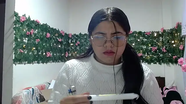 Snapshot of viccky_vick chatting on November 23, 1:38 am viccky vick online show from November 23, 1:38 am