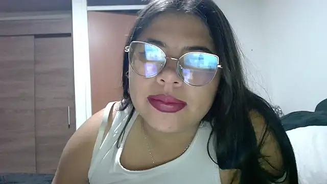 Snapshot of viccky_vick chatting on December 14, 9:19 pm viccky vick online show from December 14, 9:19 pm