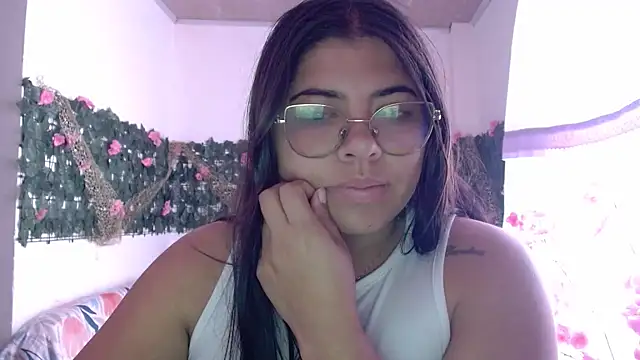 Snapshot of viccky_vick chatting on December 15, 4:44 pm viccky vick online show from December 15, 4:44 pm