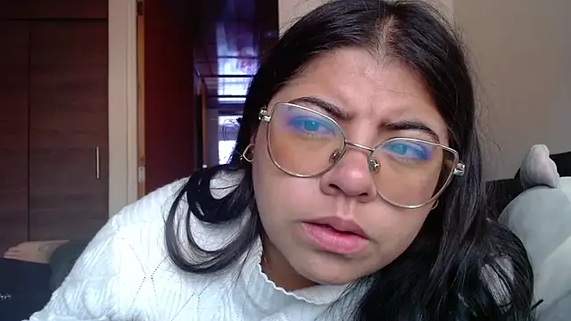 Snapshot of viccky_vick chatting on December 17, 9:32 pm viccky vick online show from December 17, 9:32 pm