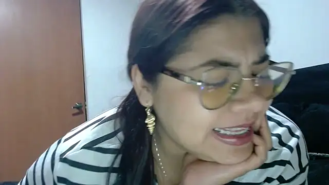 Snapshot of viccky_vick chatting on February 14, 2:08 am viccky vick online show from February 14, 2:08 am