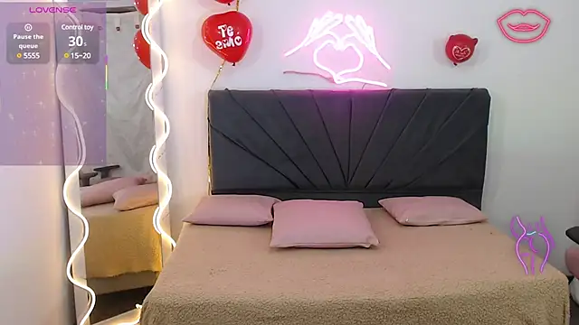 palmerfox tay online show from February 19, 10:20 pm